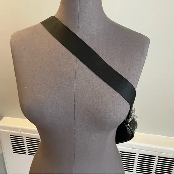 Madden girl black sling bag with adjustable strap - Picture 5 of 6